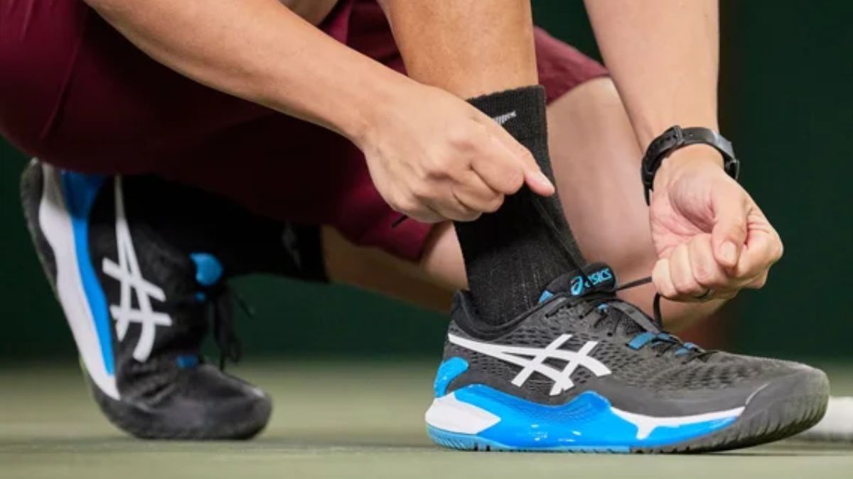 Affordable padel shoes for beginners